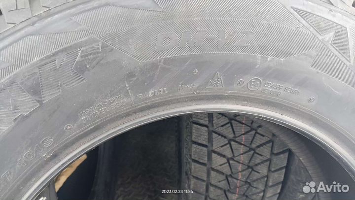 Bridgestone Blizzak DM-V1 215/70 R17 100