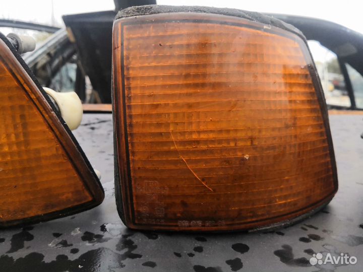 Поворотник бмв Е32 BMW E32 с мелкими трещинками