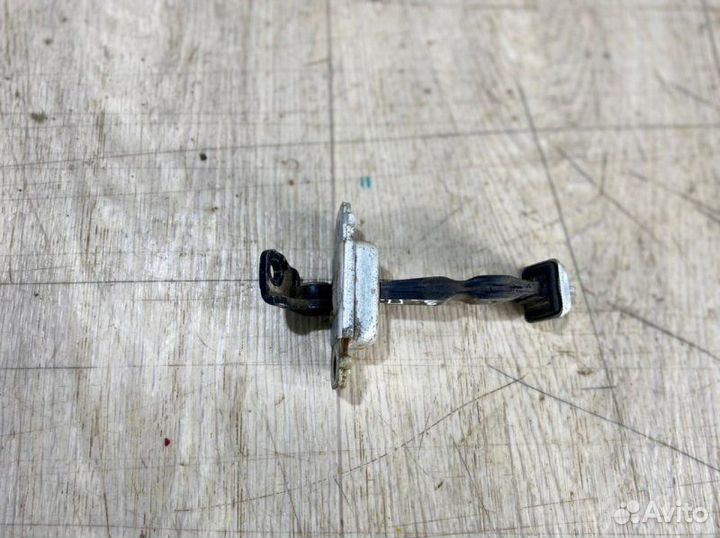 Ограничитель двери задний правый Kia Spectra