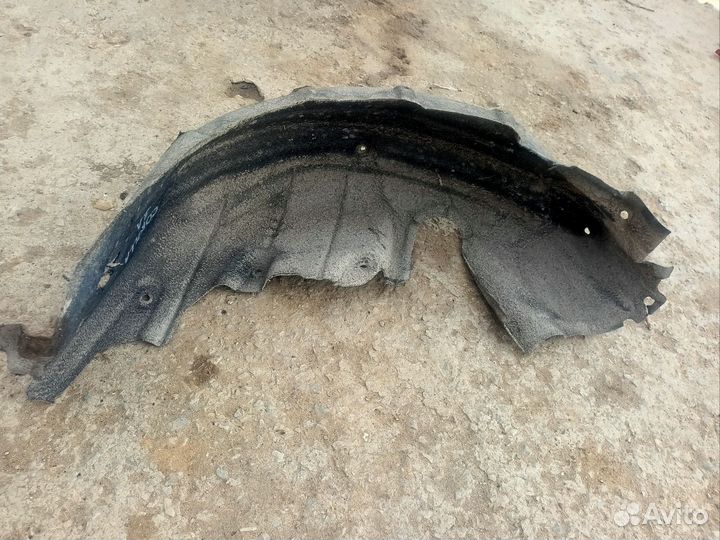 Подкрылок задний левый Toyota Corolla E150