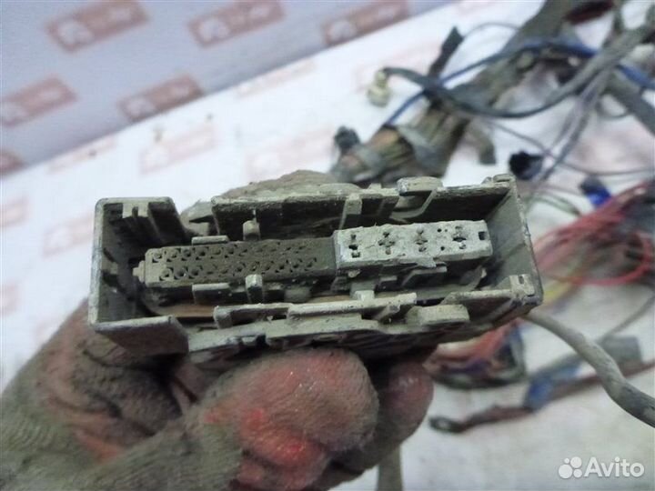 Проводка моторного отсека Renault Logan LS0G