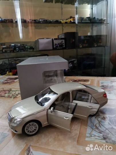 Minichamps 2009 Mercedes E Clase Distribuidor 1:18
