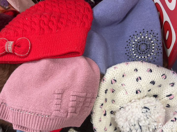 Шапки разные новые по 100 и 299 -много