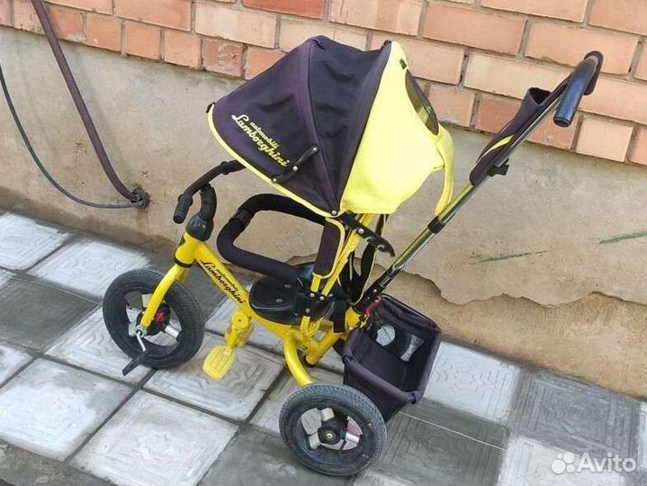 Детский трехколесный велосипед с ручкой