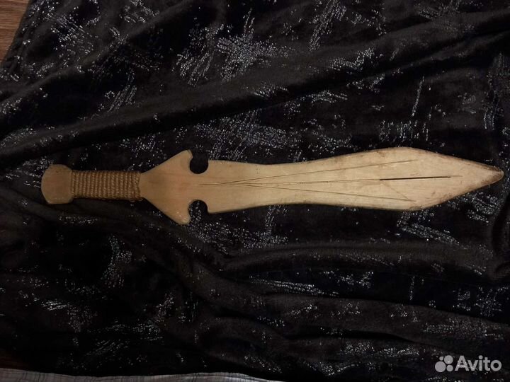 Деревянный автомат, щит и меч. Ручной работы