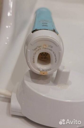 Электрическая зубная щетка oral b