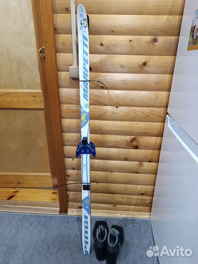 Беговые лыжи детские. 130 см с креплением