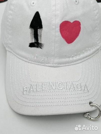 Кепка balenciaga с пирсингом