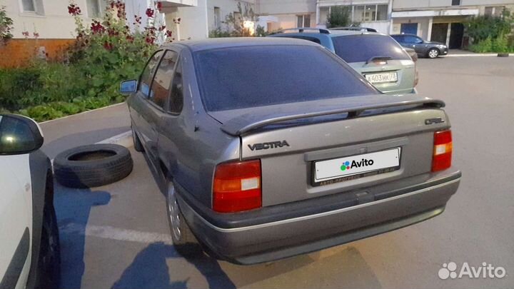 Opel Vectra, 1990