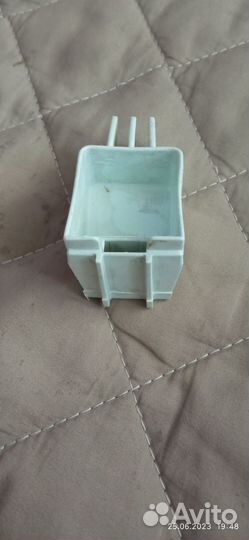 Кронштейн для провода холодильника