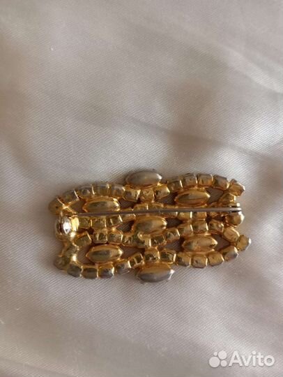 Броши в ассортименте