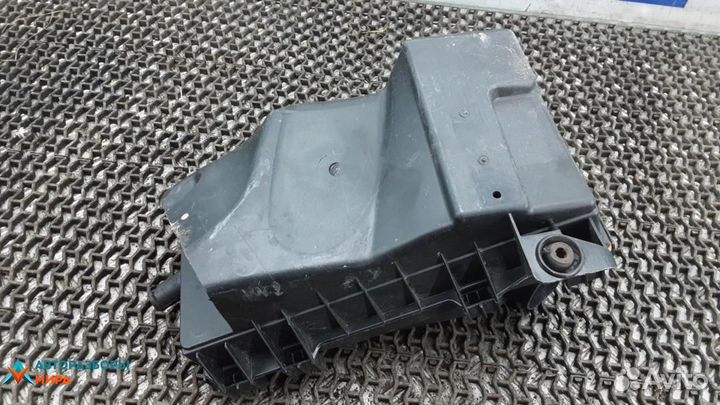 Корпус воздушного фильтра Volkswagen Bora 2004