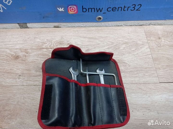 Набор инструментов на BMW