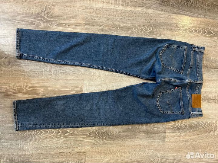 Джинсы Levis