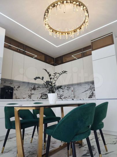 3-к. квартира, 130 м², 12/17 эт.