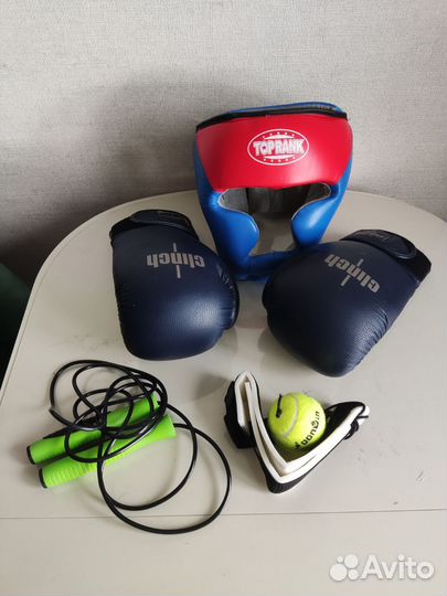 Боксёрский шлем, перчатки, скакалка