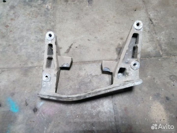 Кронштейн МКПП Mercedes-Benz Vito W638