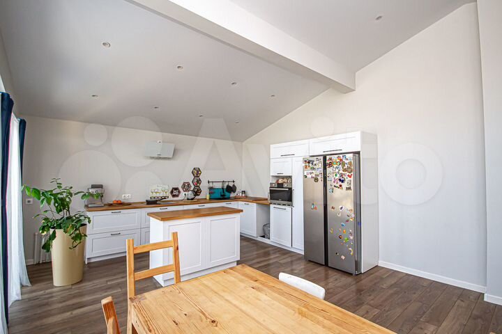 Дом 160 м² на участке 8 сот.