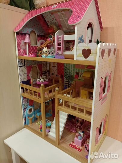 Большой кукольный домик