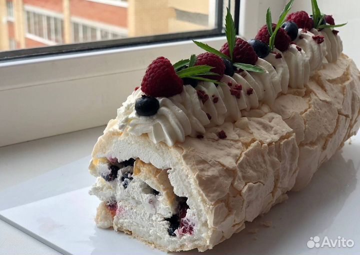 Вкусный подарок учителю / Меренговый рулет