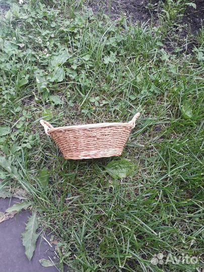Корзинка плетёная