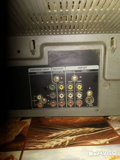 Продам телевизор Hitachi C29-TF650S