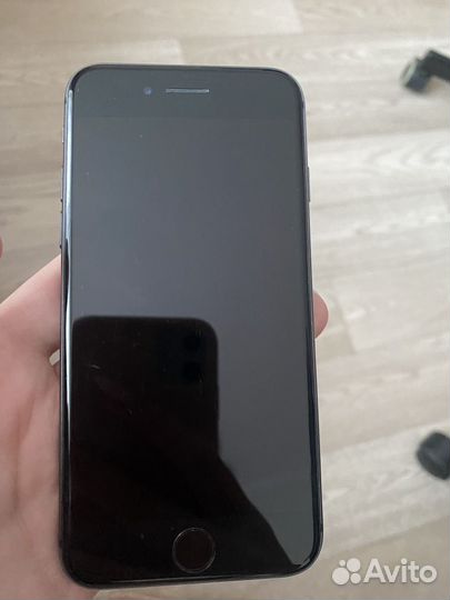 iPhone 8, 64 ГБ