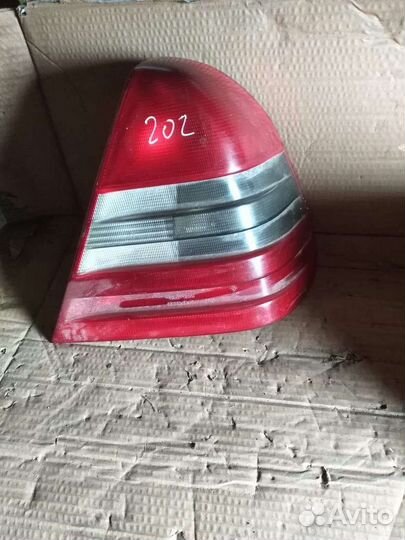 Фонарь правый Mercedes Benz W202