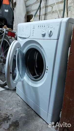 Стиральная машина бу indesit