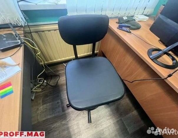 Стул лабораторный винтовой UQ951