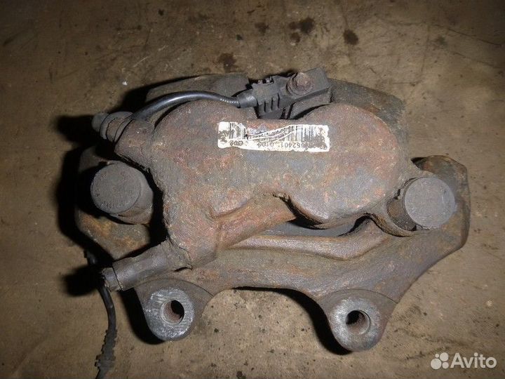 Суппорт передний правый mercedes benz GL-class X16