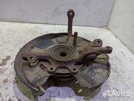 Кулак задний левый A1403504341