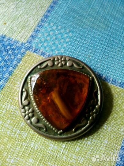 Брошь старинная с янтарем и кулон