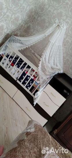 Детская кровать в двумя комплектами в подарок