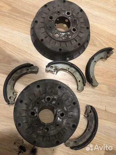 Задний тормозной барабан,колодки
