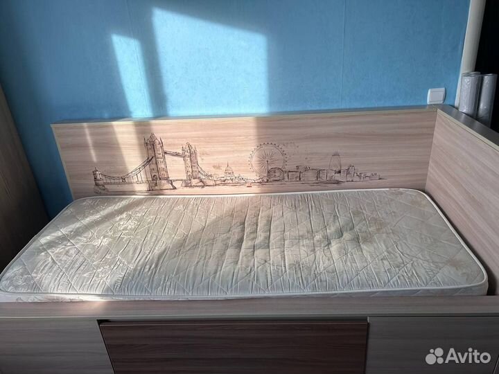 Продам кровать в отличном состоянии с матрасом