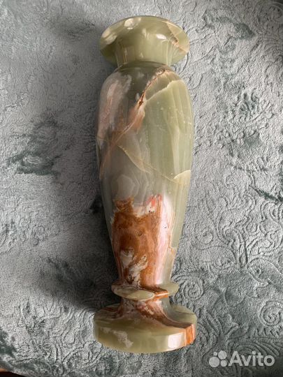 Ваза из оникса