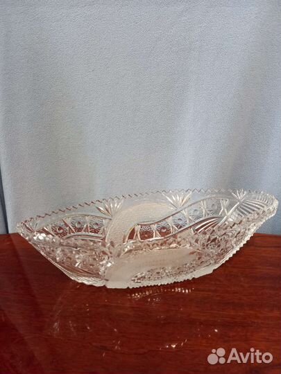 Хрустальные вазы и ладьи, много разных