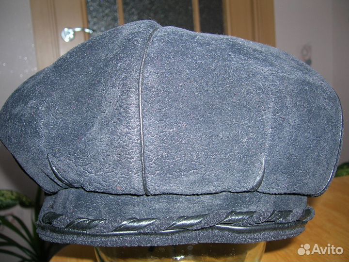 Берет из ткани новый манекен и торсы