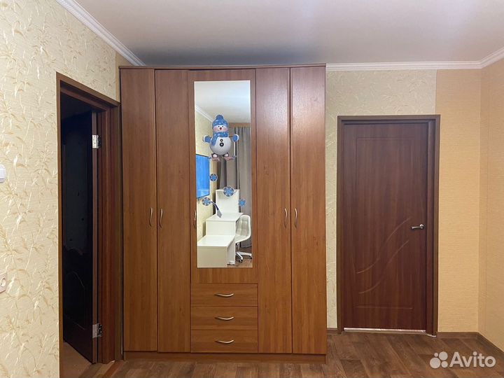 Шкаф распашной
