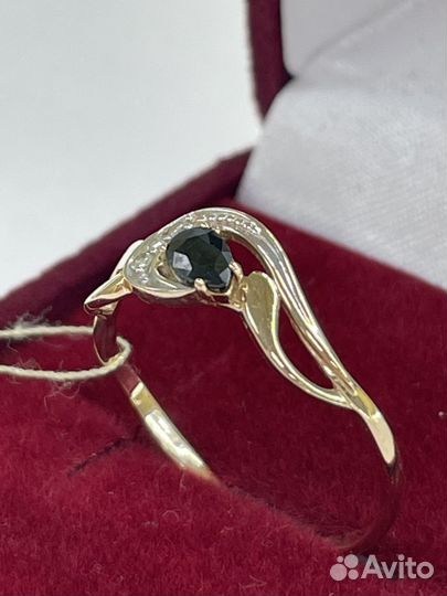 Новое золотое кольцо с бриллиантами и сапфиром