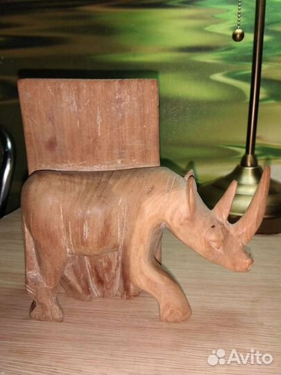 Статуэтка носорог