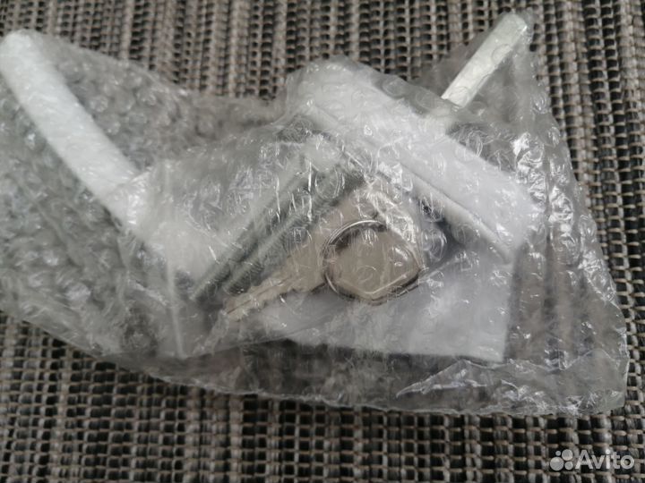 Ручка оконная с замком