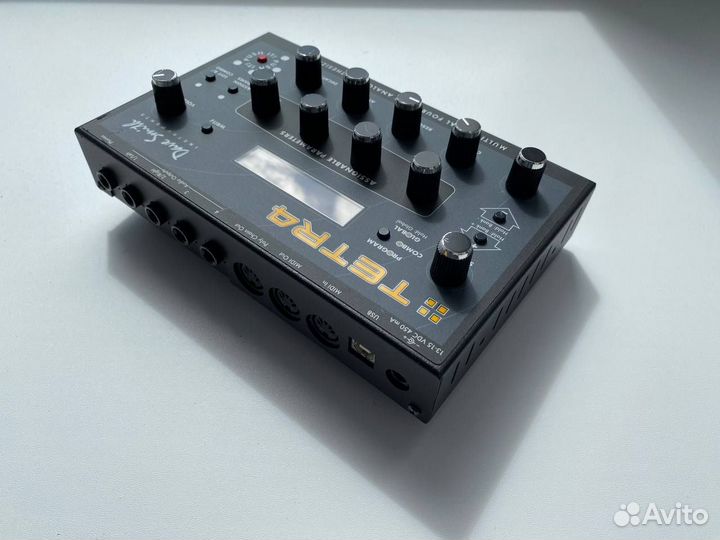 Аналоговый синтезатор DSI Tetra