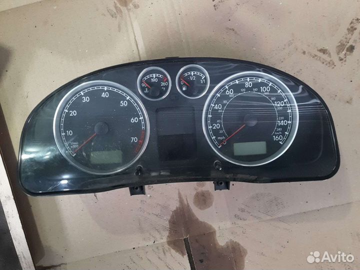 Панель приборов Volkswagen Passat B5