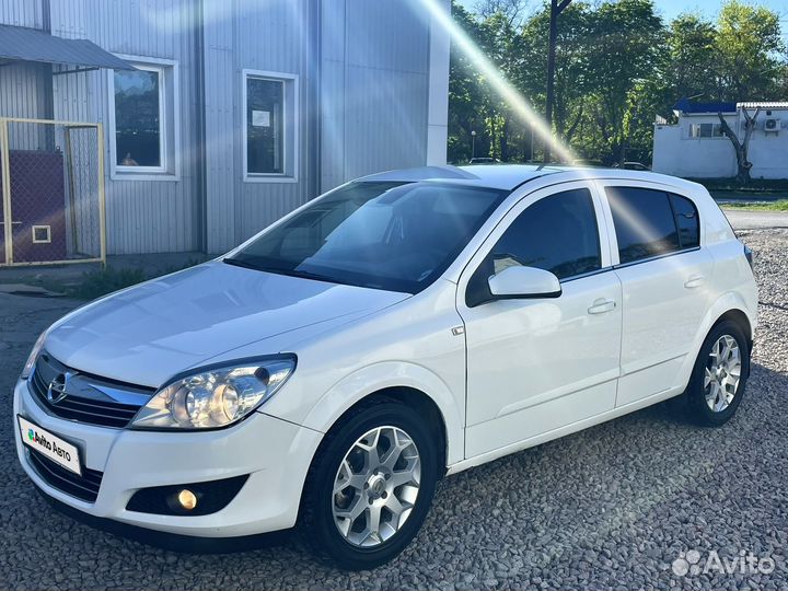 Opel Astra 1.6 МТ, 2011, 235 000 км
