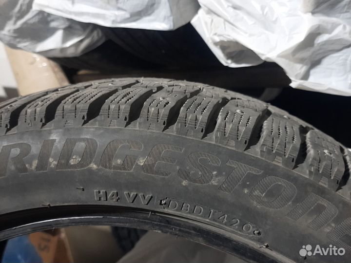 Bridgestone Blizzak Spike-02 235/45 R18 98