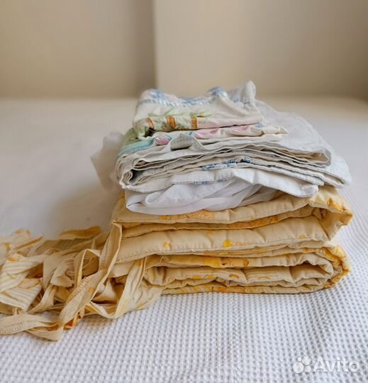 Комплект бортиков и детское постельное белье