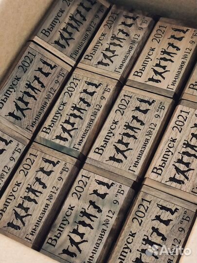 Флешка с гравировкой на выпускной