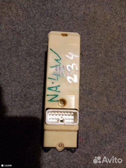 Блок упр. стеклоподьемниками на mitsubishi chariot